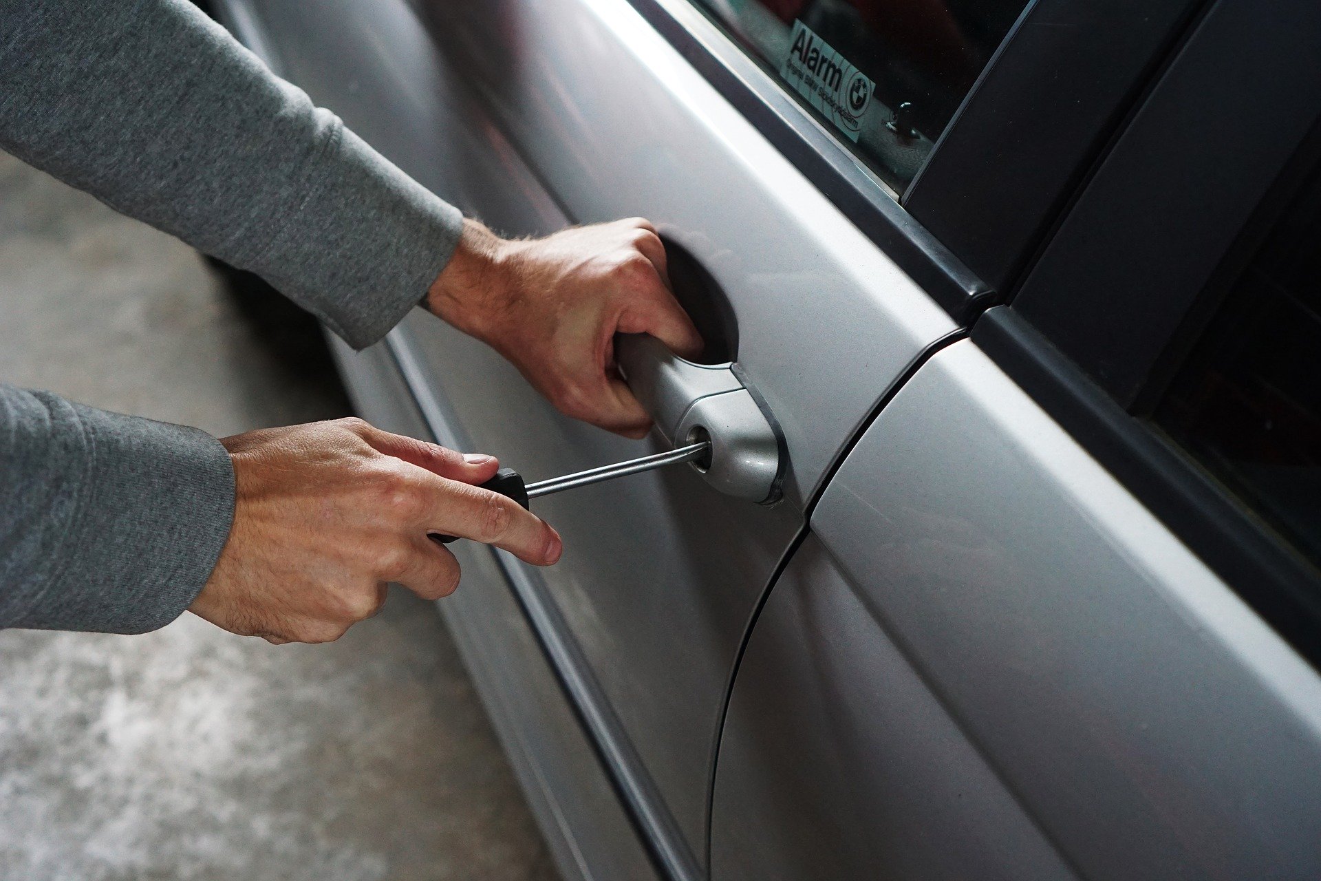 Example of an attempt to break into a car to show how important anti-theft protection is