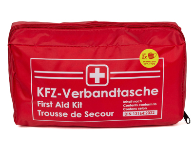 You can see a first aid bag according to the current DIN standard 13164:2022